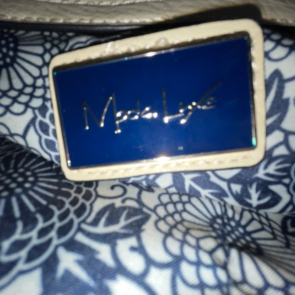 Moda Luxe Shoulder Bag - Picture 5 of 7